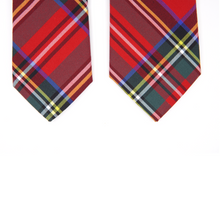 Load image into Gallery viewer, Classic Christmas Men’s Tie
