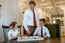 Load image into Gallery viewer, Classic Christmas Men’s Tie
