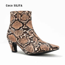 Load image into Gallery viewer, Elegant Large Pointed Toe : Thick Heel Boots
