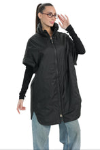 Load image into Gallery viewer, Emery Relaxed Fit Vest in Black

