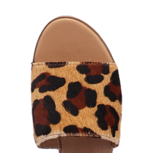 Load image into Gallery viewer, Dingo Tabby - Women&#39;s Sandals
