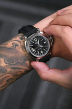 Load image into Gallery viewer, Mod Luminor Black - Pilot GMT
