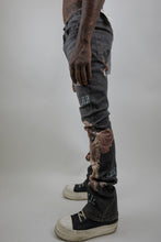 Load image into Gallery viewer, RM205SK - Graphic Printed Stacked Jeans
