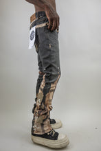 Load image into Gallery viewer, RM203SK - Graphic Printed Stacked Jeans
