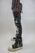 Load image into Gallery viewer, RM204SK - Graphic Printed Stacked Jeans

