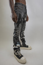 Load image into Gallery viewer, RM204SK - Graphic Printed Stacked Jeans
