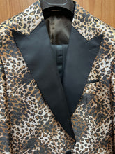 Load image into Gallery viewer, Moda Color Exclusive Cheetah Print Turkish Slim Fit 3-Piece Tuxedo Suit
