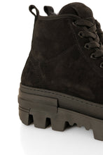 Load image into Gallery viewer, Aspen Shearling-Lined Suede Winter Boots
