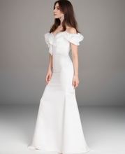 Load image into Gallery viewer, Elegant ruffled off the shoulder trumpet Italy silky satin simple wedding dress little white dress
