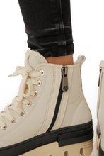 Load image into Gallery viewer, Aspen Genuine Shearling Lined Winter Boots
