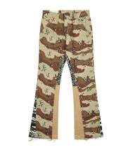 Load image into Gallery viewer, DESERT SPLIT FLARE DENIM

