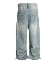 Load image into Gallery viewer, CLASIC LIGHT WASH DENIM
