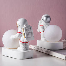 Load image into Gallery viewer, STEVVEX Astronaut Spaceman Moon Night Light Bedroom Bedside Desktop Creative Decoration Table Lamp Gift Light For Children Baby Kids
