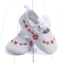 Load image into Gallery viewer, Newborn First Walkers Toddler Shoes Non-slip Baby Girls Kids Floral Shoes Princess Shoes Soft Sole Kids Toddler Infant Boots

