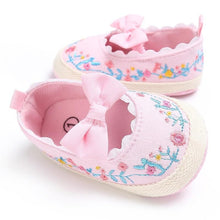 Load image into Gallery viewer, First Walkers Baby Girls Soft Soled Anti-Slip White Bow Shoe Luxury Stylish Shoes For Baby Girl Perfect Gift
