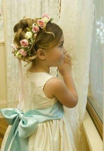 Load image into Gallery viewer, Luxury Modern Matching Flower Headband Lovely Newborn Headband Flower Crown Wreath for Mother and Kids
