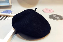 Load image into Gallery viewer, Baby Hat Beret British Painter Bud Of Pure Wool Cap For Girls In Modern New Retro Design
