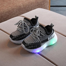 Load image into Gallery viewer, New Baby Flashing Lights Sneakers Toddler Little Kid LED Sneakers Children Luminous Shoes Boys Girls Sport Running Shoes
