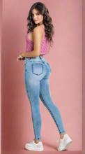 Load image into Gallery viewer, Glass 100% Authentic Colombian Push Up Jeans
