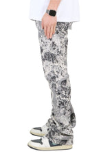 Load image into Gallery viewer, VISTA Men's premium jacquard flare stacked fit denim pants
