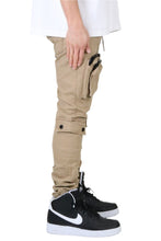 Load image into Gallery viewer, VENGE Men's premium twill khaki cargo pants.

