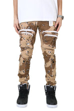 Load image into Gallery viewer, MONT Men's premium twill desert camo pattern cargo pants.
