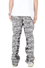 Load image into Gallery viewer, KIRK Men's premium jacquard pattern stack fit denim pant

