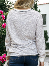 Load image into Gallery viewer, Leopard Print Contrast Stitch Sweater
