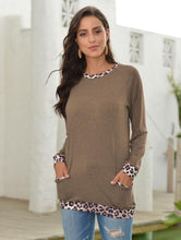 Load image into Gallery viewer, Leopard Contrast Pocket Pullover
