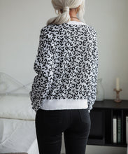 Load image into Gallery viewer, Leopard Print Contrast Trim Sweater
