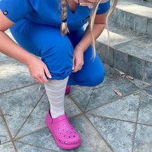 Load image into Gallery viewer, Knee-High Compression Socks – Stripes Grey (20-30 mmHg)
