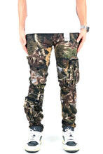 Load image into Gallery viewer, LOGAN Men's premium twill forest camo pattern cargo pants.
