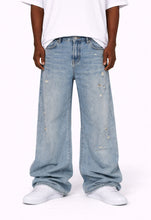 Load image into Gallery viewer, CLASIC LIGHT WASH DENIM

