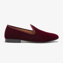 Load image into Gallery viewer, Men's Oxblood Velvet Slipper II

