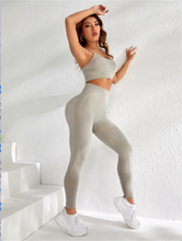 Load image into Gallery viewer, 🧘‍♀️ 2-Piece Women's Seamless Yoga Set

