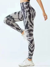 Load image into Gallery viewer, 🧘‍♀️ Tie-Dye Seamless High-Waist Scrunch Butt Leggings
