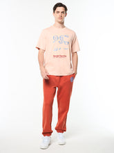 Load image into Gallery viewer, Vincere T-Shirt- Evening Sand
