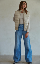 Load image into Gallery viewer, Fleece Back Sightsee Vest
