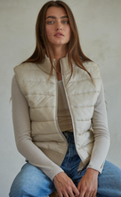 Load image into Gallery viewer, Fleece Back Sightsee Vest
