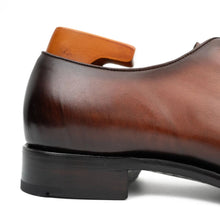 Load image into Gallery viewer, Seamless Goodyear men is Oxford dress shoes
