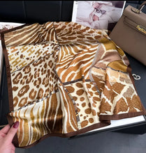 Load image into Gallery viewer, LEOPARD PRINT SCARF

