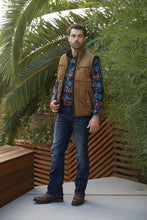 Load image into Gallery viewer, Men's Quilted Fur Lined Vest - Camel
