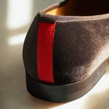 Load image into Gallery viewer, Men's Brown Velvet Slipper II
