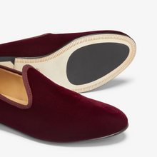 Load image into Gallery viewer, Men's Oxblood Velvet Slipper II
