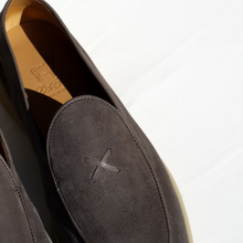 Load image into Gallery viewer, Men's Chocolate Suede Viaggio Loafer

