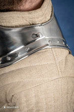 Load image into Gallery viewer, Pointed Gorget 1,6mm Polished
