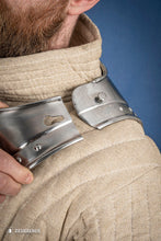 Load image into Gallery viewer, Pointed Gorget 1,6mm Polished
