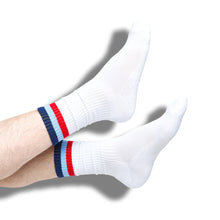 Load image into Gallery viewer, White 3 Stripe Casual Crew Socks
