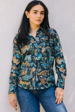 Load image into Gallery viewer, Womens Modern Fit Stretch Foil Fashion Shirt
