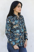 Load image into Gallery viewer, Womens Modern Fit Stretch Foil Fashion Shirt
